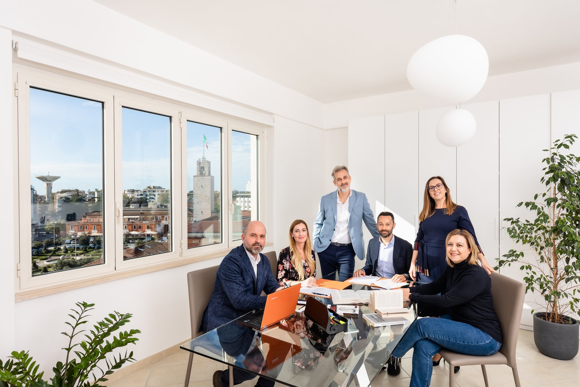 Il Team IMPLUS riunito nella sede di Latina
